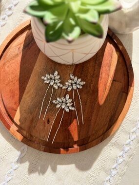 Crystal Floral Hair Pins - Silver Sparkle